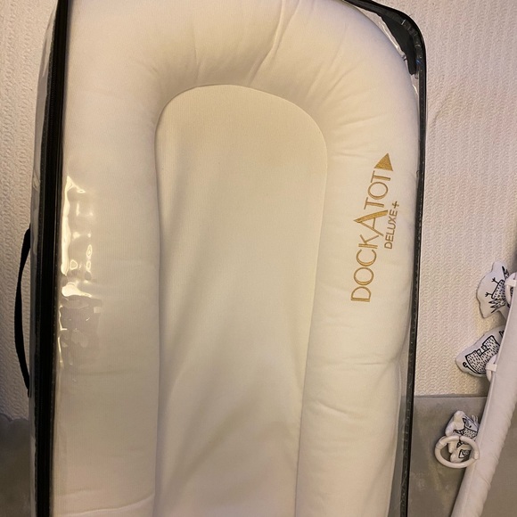 dockatot deluxe pristine white